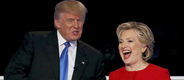 Presidenciável republicano Donald Trump (à esquerda) junto com a presidenciável democrata Hillary Clinton (à direita) - Sputnik Brasil