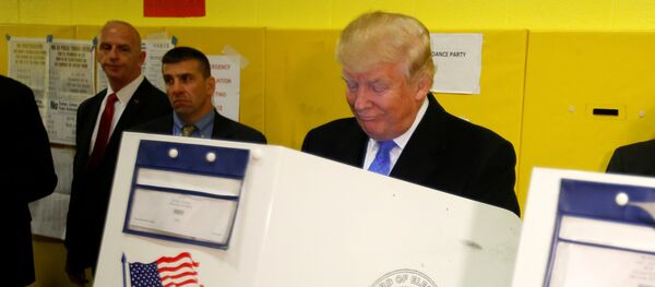 Republican presidential nominee Donald Trump votes at PS 59 in New York, New York, U.S. November 8, 2016 - Sputnik Brasil