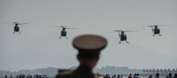 Helicóperos norte-coreanos Hughes MD-500 desfilam no Festival Aéreo de Amizade em Wonsan, Coreia do Norte, 24 de setembro de 2016 - Sputnik Brasil