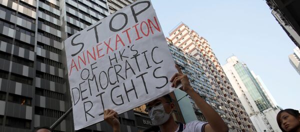 Manifestantes protestam contra a interferência de Pequim na política local de Hong Kong, 6 de novembro de 2016 Manifestantes protestam contra a interferência de Pequim na política local de Hong Kong, 6 de novembro de 2016 - Sputnik Brasil