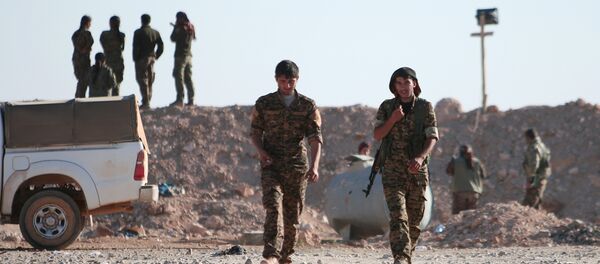 Força Democráticas da Síria (FDS) na norte da cidade de Raqqa, Síria, Novembro 6, 2016 - Sputnik Brasil