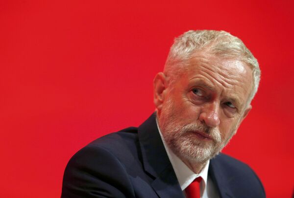 Corbyn anuncia retorno ao Partido Trabalhista britânico após suspensão - Sputnik Brasil