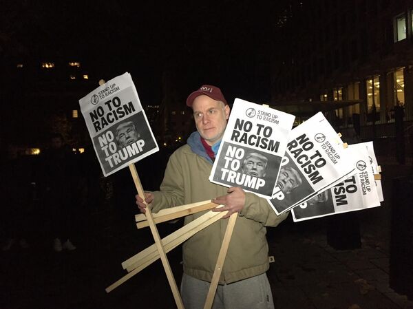 Protestos anti-Trump e antirracismo em Londres em 10 de novembro - Sputnik Brasil