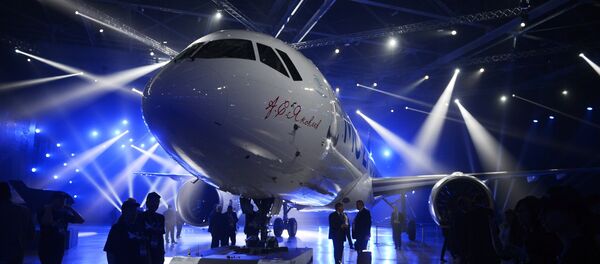 Modelo do avião russo de médio curso MS-21 da corporação estatal russa Irkut - Sputnik Brasil