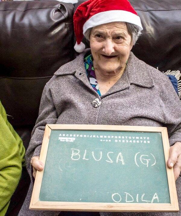 Odila pediu de presente uma blusa - Sputnik Brasil