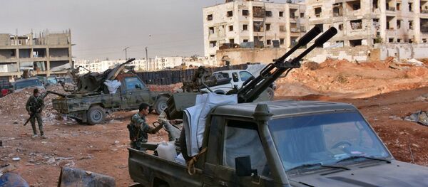 Forças do governo sírio tomam uma posição no bairro 1070 de Aleppo, 8 de novembro de 2016 - Sputnik Brasil