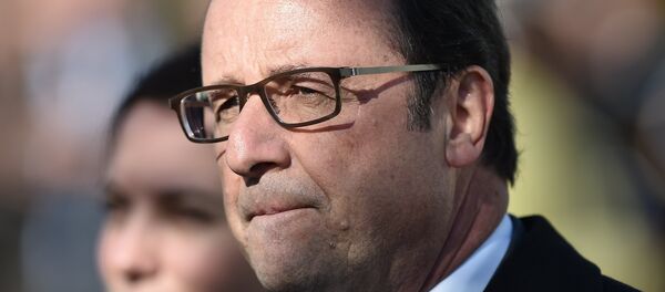 Presidente francês François Hollande durante a visita ao Centro de Acolha e Orientação dos Migrantes, França, 29 de outubro de 2016 - Sputnik Brasil