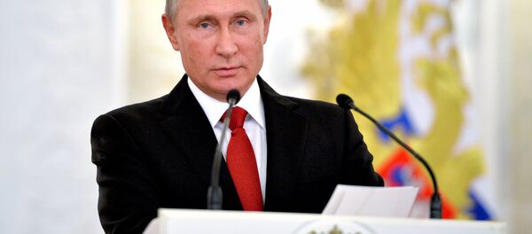 O presidente erusso Vladimir Putin apresentou prêmios estaduais aos cidadãos estrangeiros no Dia da Unidade Nacional Russa - Sputnik Brasil