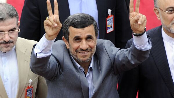 Mahmoud Ahmadinejad, que naquele momento era presidente do Irã, antes da inauguração do presidente venezuelano Nicolás Maduro, Caracas, Venezuela, abril de 2013 - Sputnik Brasil