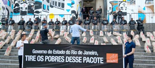 Moradores do Jacarezinho e Rio de Paz protestam na Alerj, sob o olhar da Polícia Militar - Sputnik Brasil