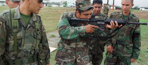 O Exército dos EUA disse que vai investigar as acusações recentemente publicadas a respeito dos estupros cometidos em meados dos anos 2000 por seus soldados e contratantes na Colômbia O Exército dos EUA disse que vai investigar as acusações recentemente publicadas a respeito dos estupros cometidos em meados dos anos 2000 por seus soldados e contratantes na Colômbia - Sputnik Brasil