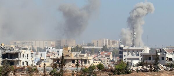 Fumaça saindo de bairro, localizado na zona oeste de Aleppo, na Síria, 3 de novembro de 2016 - Sputnik Brasil