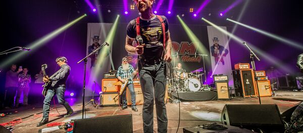 Apresentação do Eagles of Death Metal em Bruxelas, na Bélgica, em fevereiro de 2016 - Sputnik Brasil