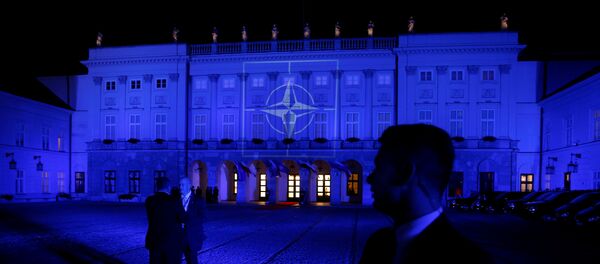 Emblema da OTAN no Palácio Presidencial em Varsóvia - Sputnik Brasil