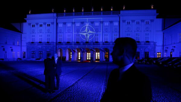 Emblema da OTAN no Palácio Presidencial em Varsóvia - Sputnik Brasil