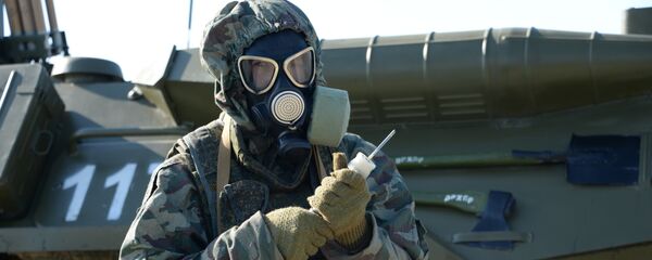 Militar das Forças de Defesa Radiológica, Química e Biológica durante treinamentos 11 de novembro de 2016 - Sputnik Brasil