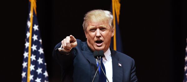 Trump falando ao público em 8 de fevereiro de 2016 - Sputnik Brasil