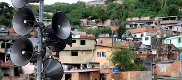 Sirenes instaladas em comunidades do Rio para alertas do perigo das chuvas - Sputnik Brasil