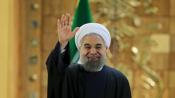 Iranian President Hassan Rouhani waves during a news conference in Tehran, Iran January 17, 2016. - Sputnik Brasil