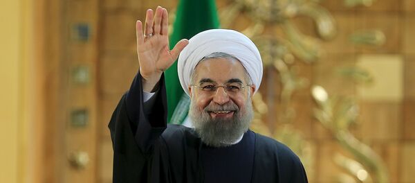 Iranian President Hassan Rouhani waves during a news conference in Tehran, Iran January 17, 2016. - Sputnik Brasil