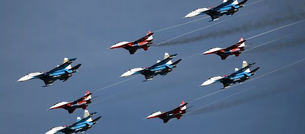 Esquadrilha acrobática 'Russkie vitiazi' - Sputnik Brasil