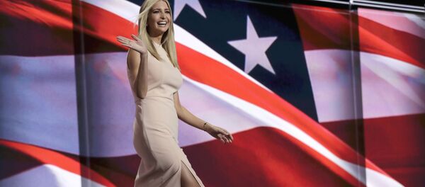 Ivanka Trump passeia na passarela durante o último dia da Convenção Republicana em Cleveland, Ohio, EUA, 21 de julho de 2016 - Sputnik Brasil