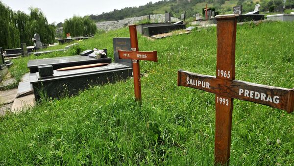Túmulo de Predrag Salipur, um sérvio morto por militantes muçaulmanos entre 1992 e 1993, em Sarajevo, Bósnia - Sputnik Brasil