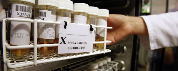 Cientistas estão chamando um recém-descoberto antibiótico um avanço na luta contra as infecções resistentes aos medicamentos. - Sputnik Brasil