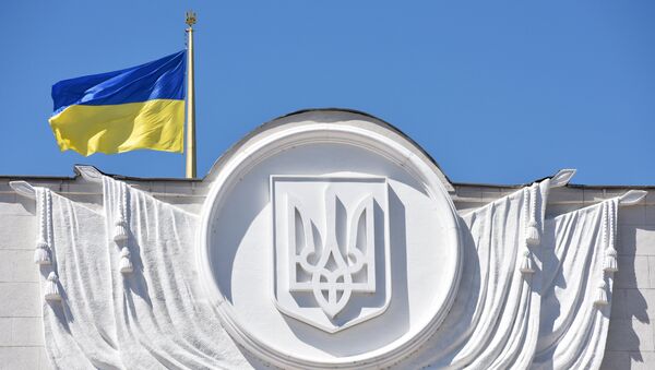 Bandeira e brasão de armas da Ucrânia - Sputnik Brasil