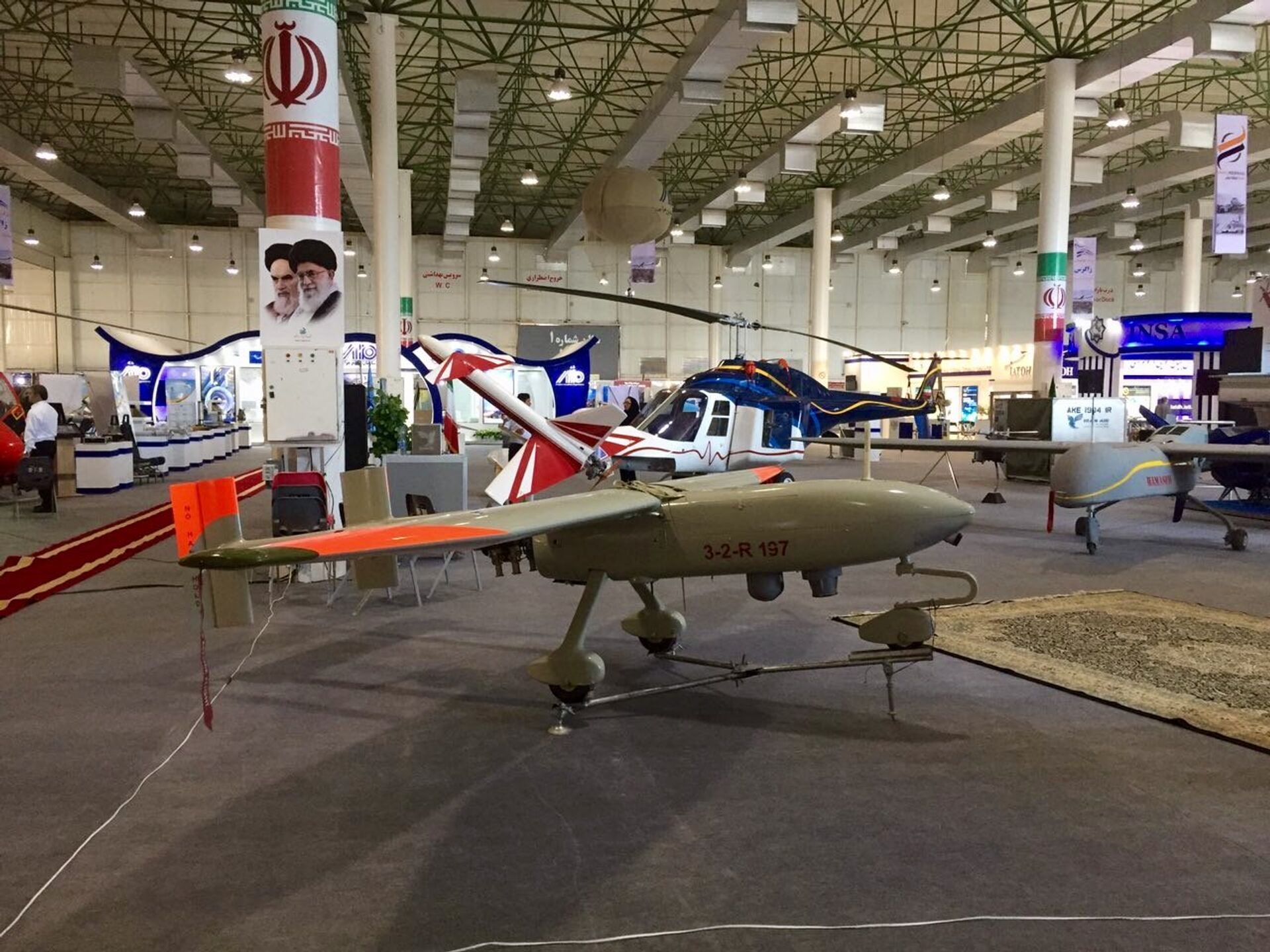 Ababil-3 é o drone mais recente da indústria de defesa do Irã. O drone possui um motor de 4 cilindros a gasolina, autonomia de voo – 8 horas, altitude – 4500 metro, raio de ação efetivo – 250 km. O drone pode enviar dados tanto para uma base terrestre como para qualquer outra - Sputnik Brasil, 1920, 31.12.2022