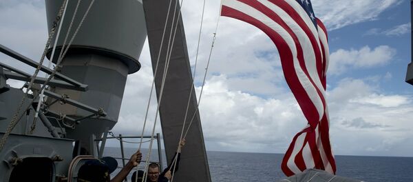 Bandeira dos EUA em um dos navios da Marinha dos EUA - Sputnik Brasil