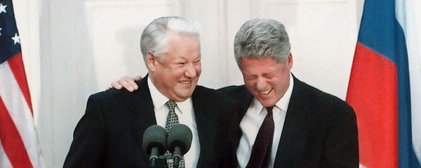 Ex-presidentes da Rússia e dos EUA, Boris Yeltsin e Bill Clinton, durante a entrevista coletiva em Nova York, EUA, 23 de outubro de 1995 Ex-presidentes da Rússia e dos EUA, Boris Yeltsin e Bill Clinton, durante a entrevista coletiva em Nova York, EUA, 23 de outubro de 1995 - Sputnik Brasil