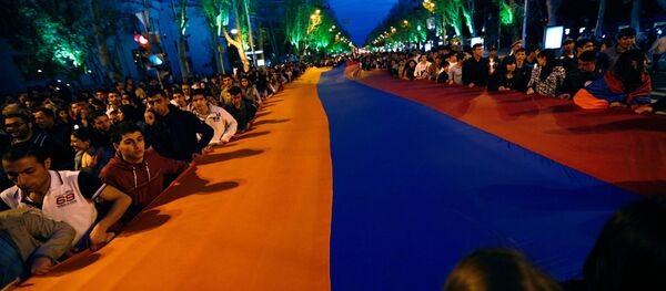 Marcha em homenagem às vítimas do genocídio armênio de 1915 em Erevan - Sputnik Brasil