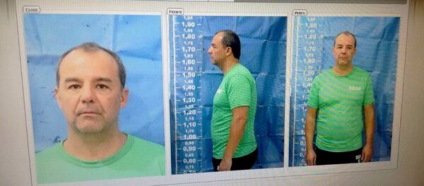 Sérgio Cabral com o cabelo raspado e usando uniforme da Secretaria de Administração Penitenciária - Sputnik Brasil