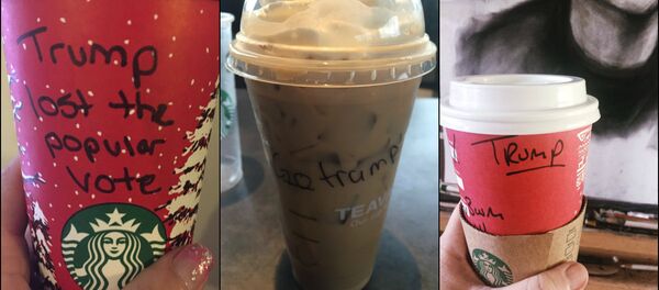 Copos da rede Starbucks - Sputnik Brasil