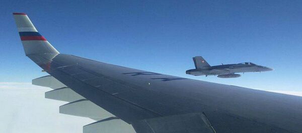 Caças da Suíça perto do avião russo. 19 de novembro, 2016 - Sputnik Brasil