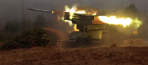 Sistema soviético de artilharia Grad, também conhecido como BM-21, mostra suas capacidades durante exercícios no distrito de Leningrado (distrito com capital em São Petersburgo, mas que mantem seu nome antigo). - Sputnik Brasil