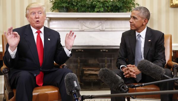 Barack Obama e Donald Trump conversam com a imprensa durante reunião na Casa Branca, em Washington - Sputnik Brasil