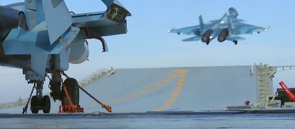 Vários navios russos se juntaram à campanha contra o terrorismo na Síria. A operação envolveu a fragata Admiral Grigorovich, equipada com mísseis Kalibr, os sistemas costeiros de mísseis Bastion e, pela primeira vez na história, o porta-aviões Admiral Kuznetsov - Sputnik Brasil