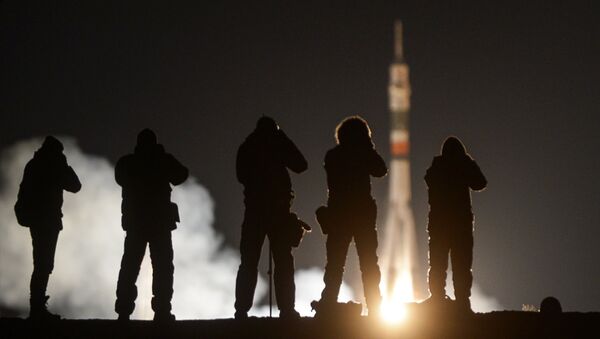 O foguete portador Soyuz-FG, com a nave tripulada Soyuz MS-03 decolou do cosmódromo de Baikonur, no dia 18 de novembro. A 20 de novembro, a nave se acoplou com a Estação Espacial Internacional. O astronauta da Agência Espacial Europeia (ESA) Thomas Pesquet e o cosmonauta da Roscosmos Oleg Novitsky iniciam agora a sua estadia no laboratório espacial - Sputnik Brasil