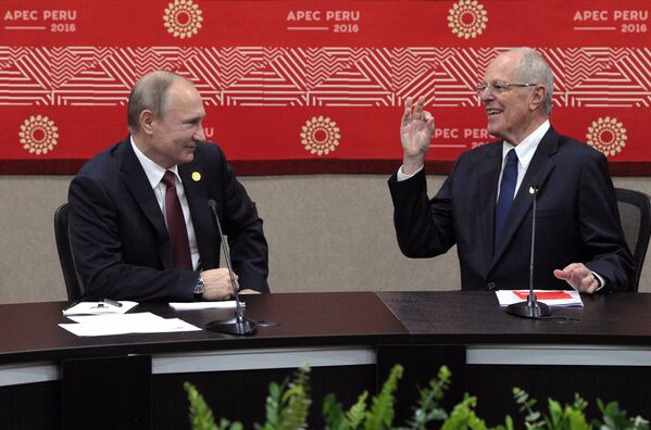 Os presidentes do Peru e da Rússia, Pedro Pablo Kuczynski e Vladimir Putin, decidiram quebrar o gelo do protocolo durante o encontro no âmbito da XXVIII reunião de cúpula da APEC, realizada no país andino. Os presidentes trocaram palavras de boas-vindas no idioma que ambos sabem perfeitamente: o alemão - Sputnik Brasil