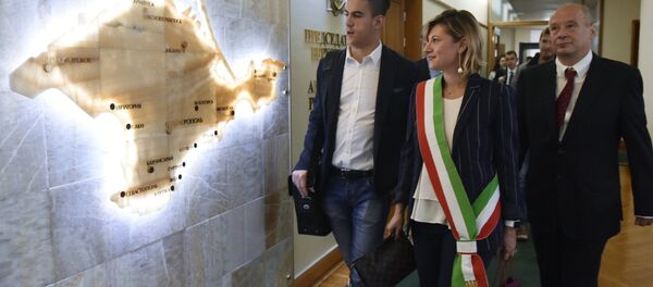 Visita da delegação italiana à Crimeia, Simferopol, Rússia, outubro de 2016 (foto de arquivo) Visita da delegação italiana à Crimeia, Simferopol, Rússia, outubro de 2016 (foto de arquivo) - Sputnik Brasil