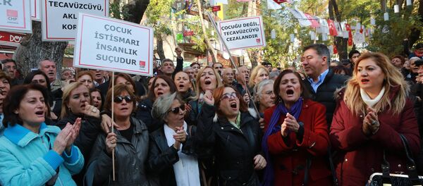 Mulheres protestam em Ancara contra anistia para pedófilos - Sputnik Brasil