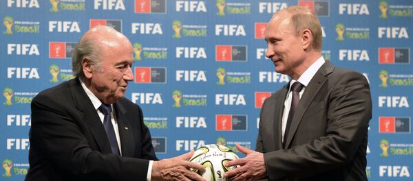O presidente da FIFA, Joseph Blatter, com o presidente da Rússia, Vladimir Putin O presidente da FIFA, Joseph Blatter, com o presidente da Rússia, Vladimir Putin - Sputnik Brasil