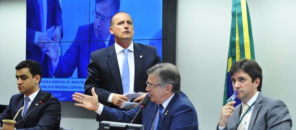 Reunião da Comissão Especial da Câmara debate as dez medidas de combate à corrupção Reunião da Comissão Especial da Câmara debate as dez medidas de combate à corrupção - Sputnik Brasil