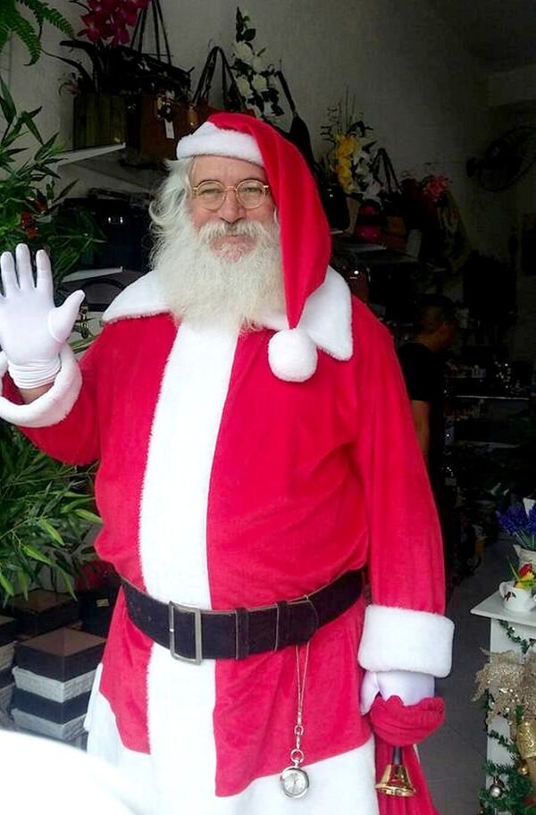 Gesualdo trabalhando como Papai Noel  - Sputnik Brasil