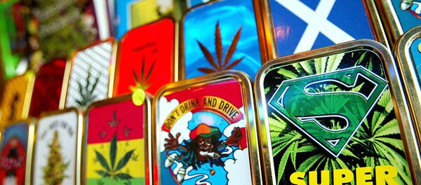 Paraphernalia associated with the use of cannabis is on sale at Camden Market, London, Thursday, Jan. 29, 2004. Paraphernalia associated with the use of cannabis is on sale at Camden Market, London, Thursday, Jan. 29, 2004. - Sputnik Brasil