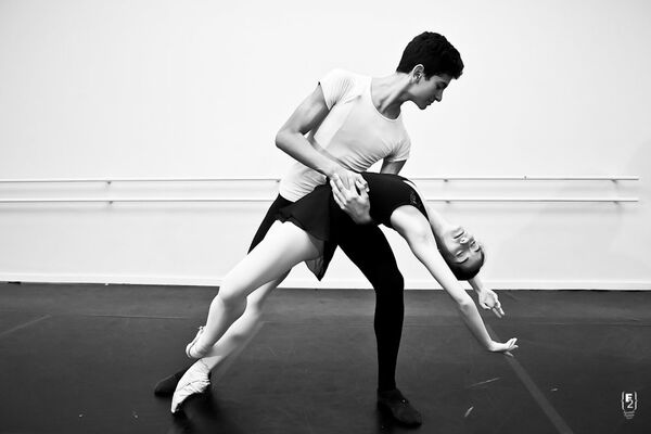 Bailarinos de projeto social no Rio conseguem vaga para competição na Suíça - Sputnik Brasil