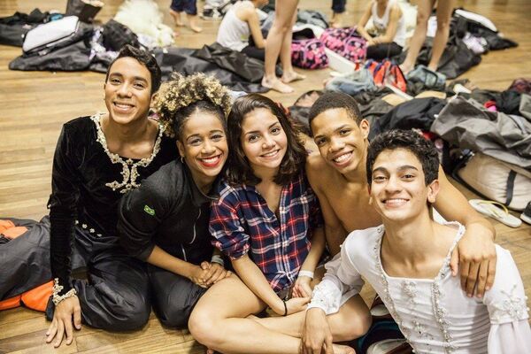 Bailarinos de projeto social no Rio conseguem vaga para competição na Suíça - Sputnik Brasil