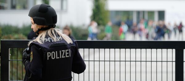 Uma mulher policial alemã - Sputnik Brasil